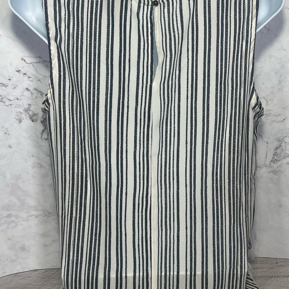 Who What Wear Striped Sleeveless Top Size Medium - Picture 2 of 2